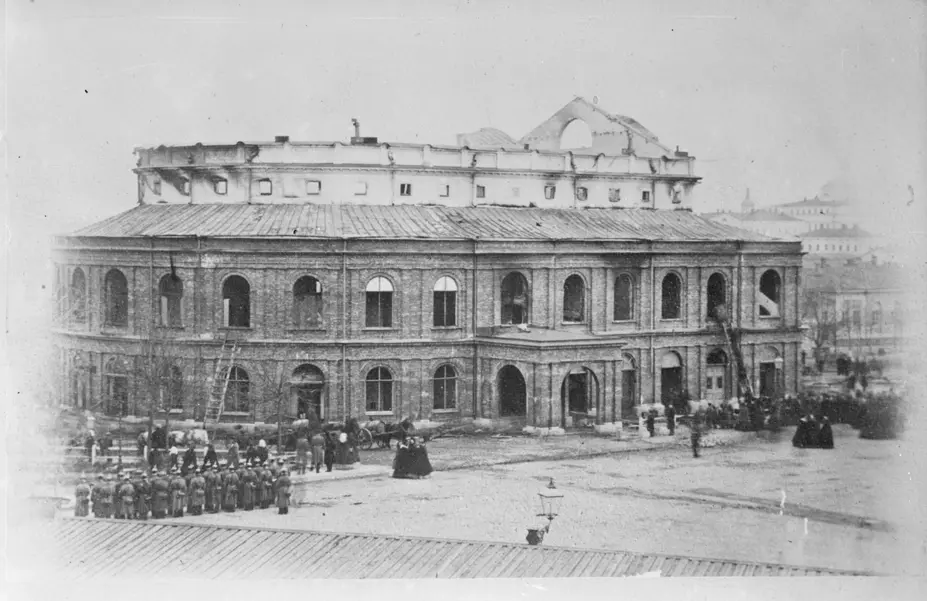 Uusi teatteri tulipalon jälkeen