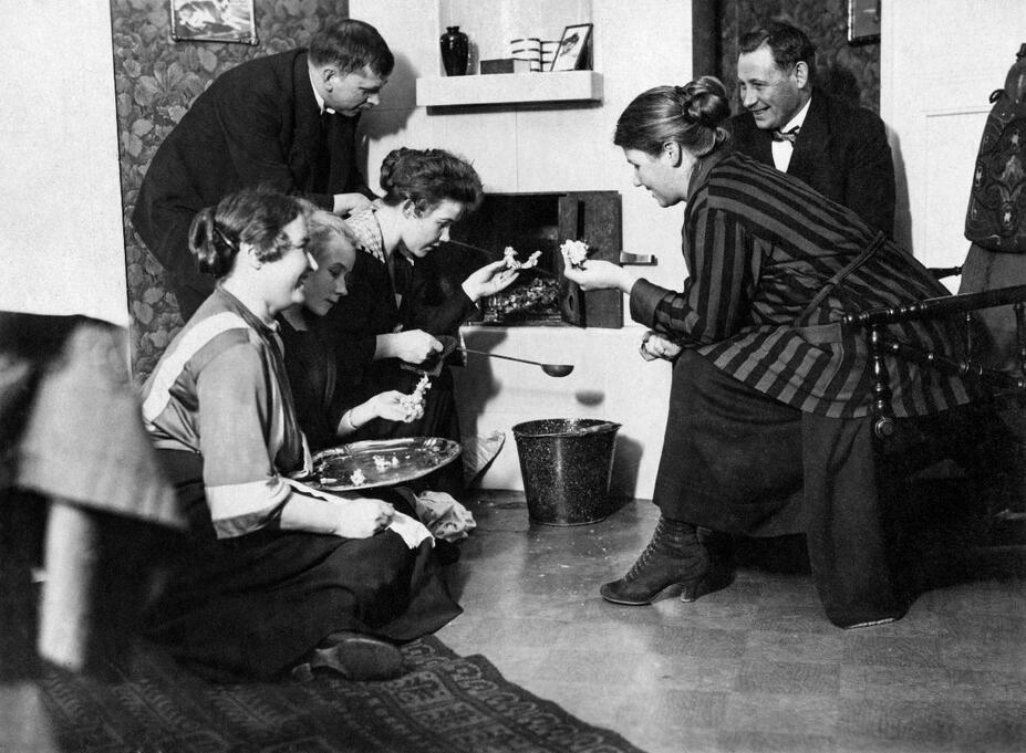 Uuden vuoden tinanvalantaa Helsingissä 31.12.1924