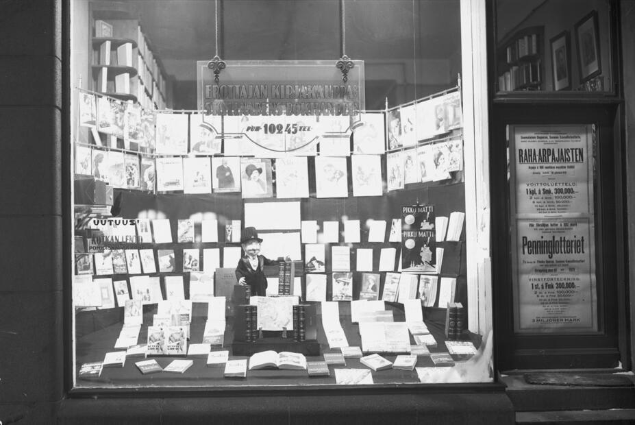 En bokhandels skyltfönster på Skillnaden