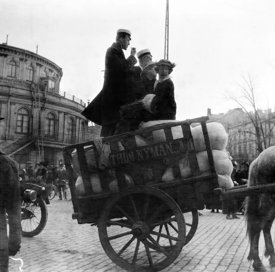 Vappuajelulla 1910-luvulla