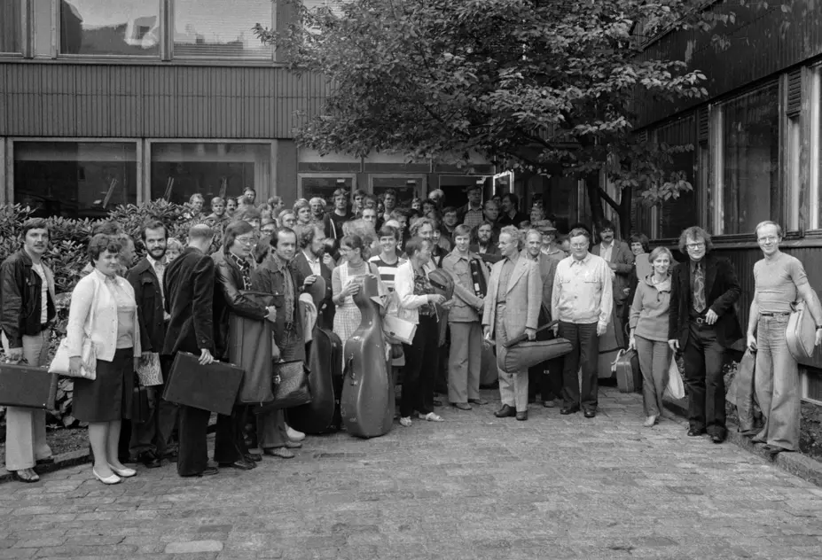 Radions symfoniorkesters musiker utanför Kulturhuset