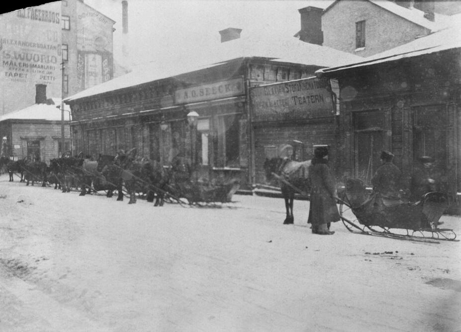 Vuokra-ajureita Kluuvikadulla