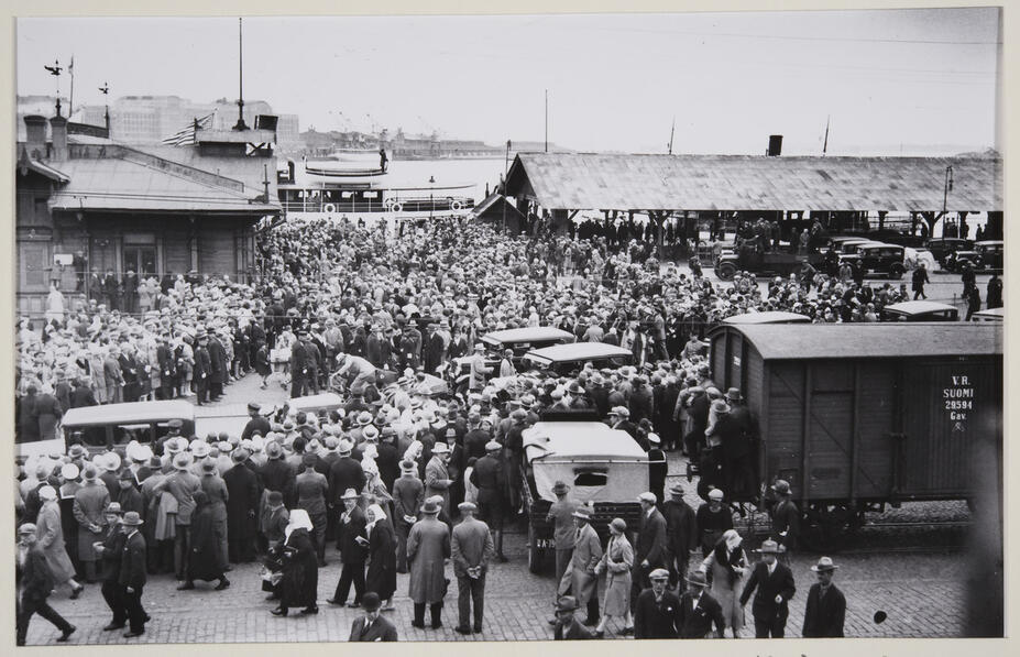 Amerikafinländare anländer till hamnen