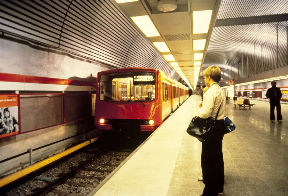 Snart får man stiga på! Hagnäs station 1982