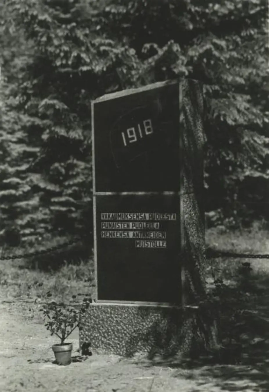 Punaisten muistomerkki Isosaaressa