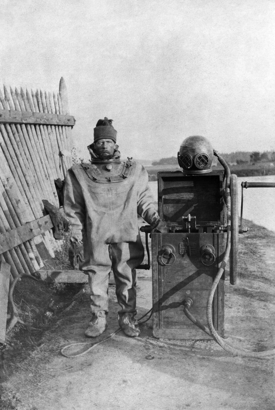 Sukeltaja Vanhankaupunginlahdella 1890