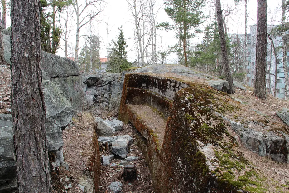 Ensimmäisen maailmansodan taisteluhauta Helsingin Kivikossa 