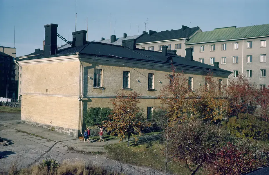 Kasarmin rakennus, Töölön kirjasto