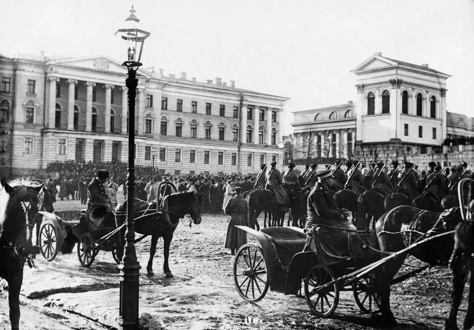 Kasakoita Senaatintorilla 18.4.1902