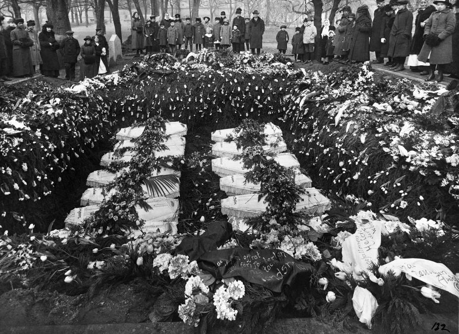 De stupade vitgardisternas grav i Gamla kyrkoparken