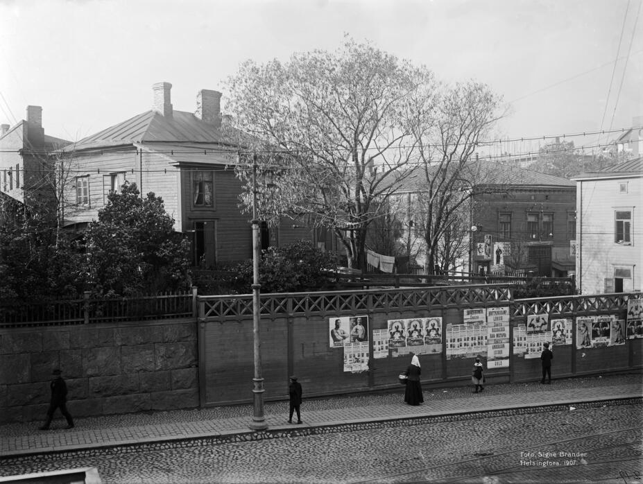 Boxnings-, brottnings- och cirkusreklam på Broholmen