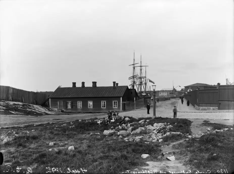 Vanha kylpylaitos Hietalahden rannassa