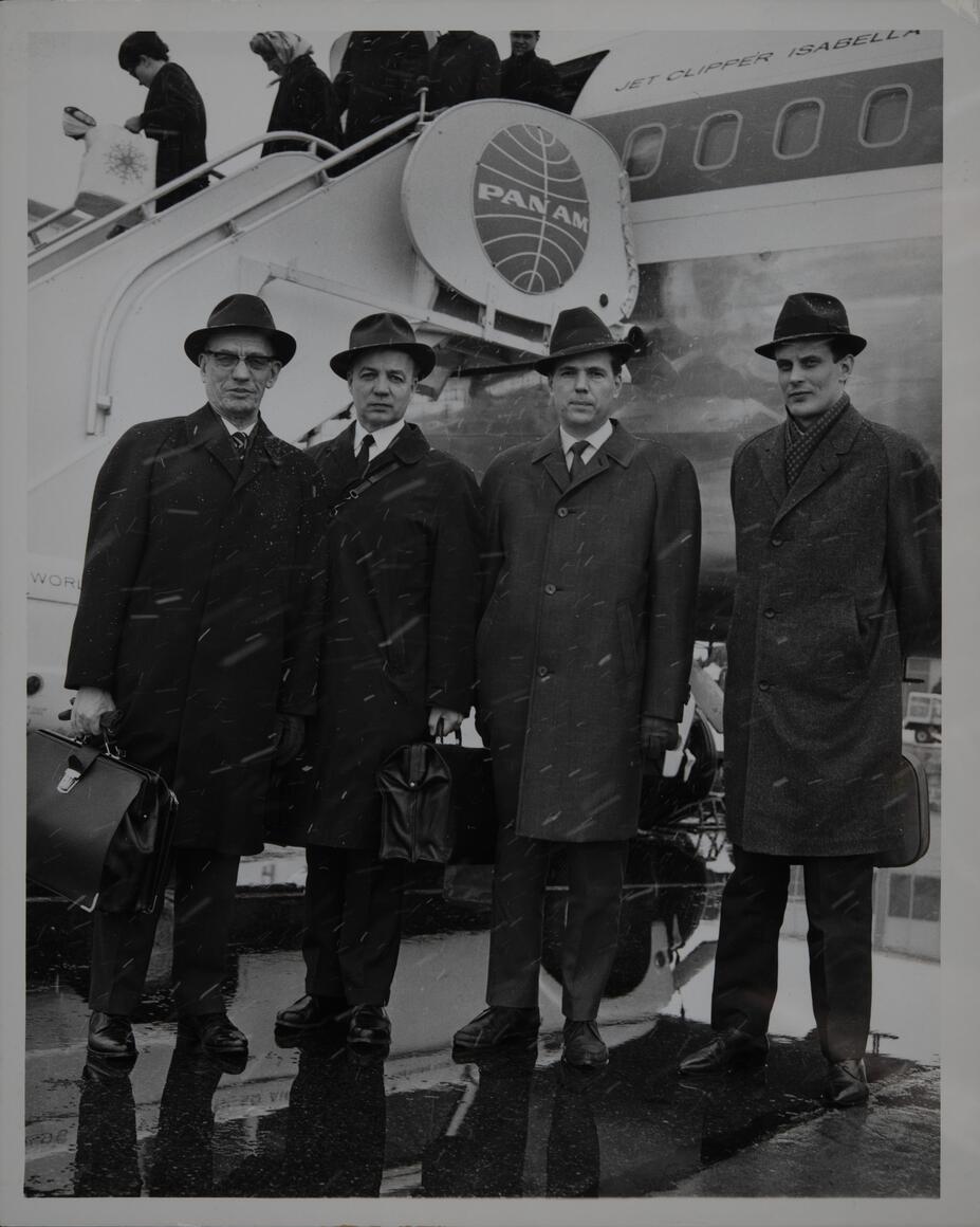 Helsingin johtoa matkalla lainaneuvotteluihin Yhdysvaltoihin 1960-luvulla