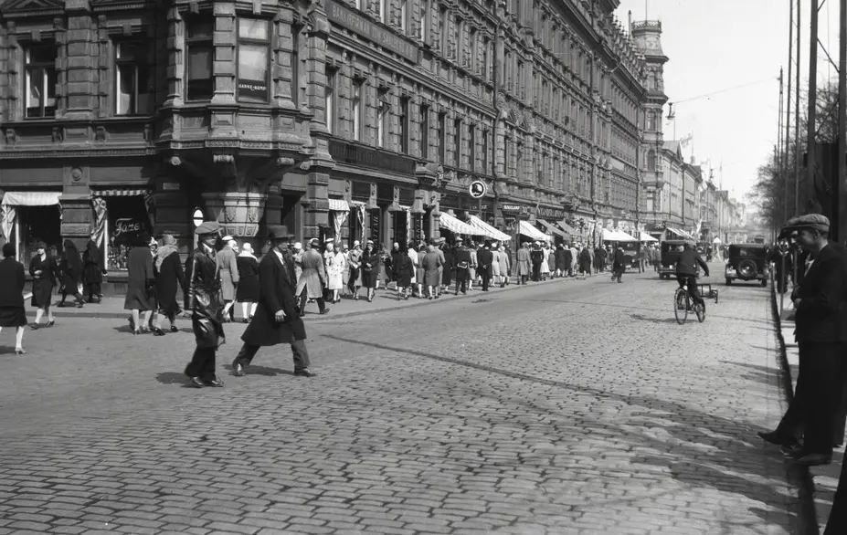 Pohjoisesplanadin vilinää 1920-luvulla
