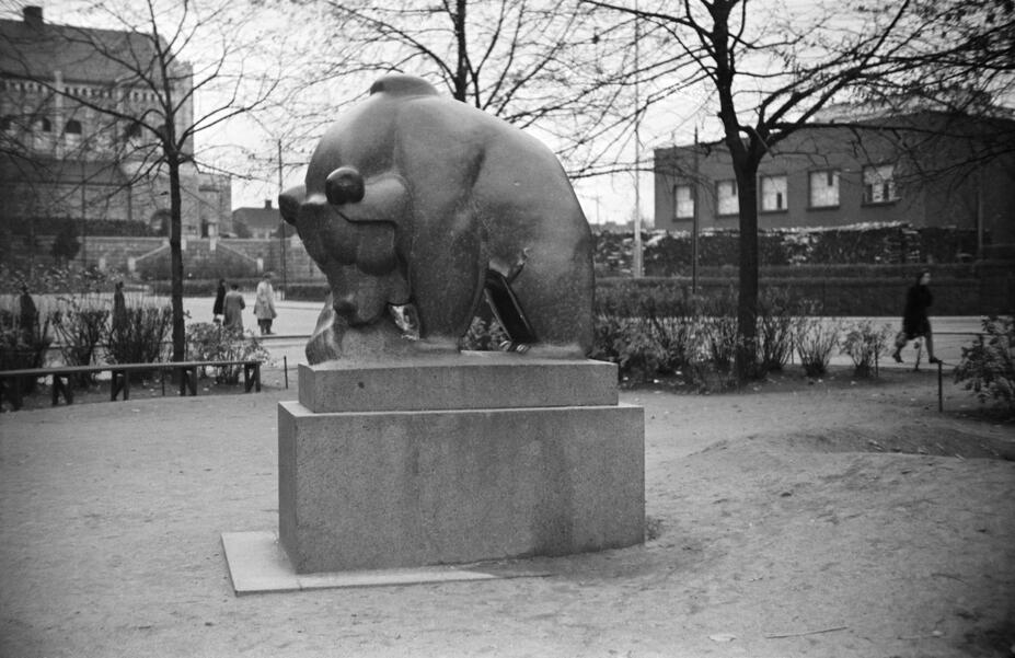 Mesikämmen muurahaispesällä