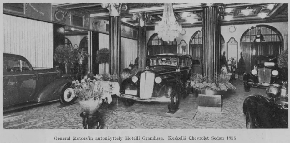 Autonäyttely Grandissa