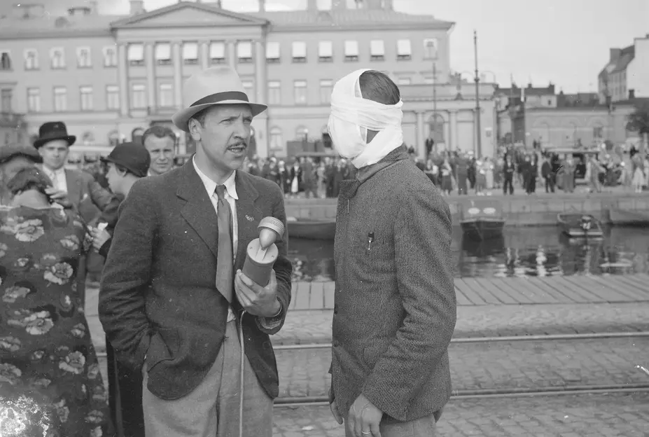 Vallisaaren räjähdyksessä loukkaantunutta haastatellaan