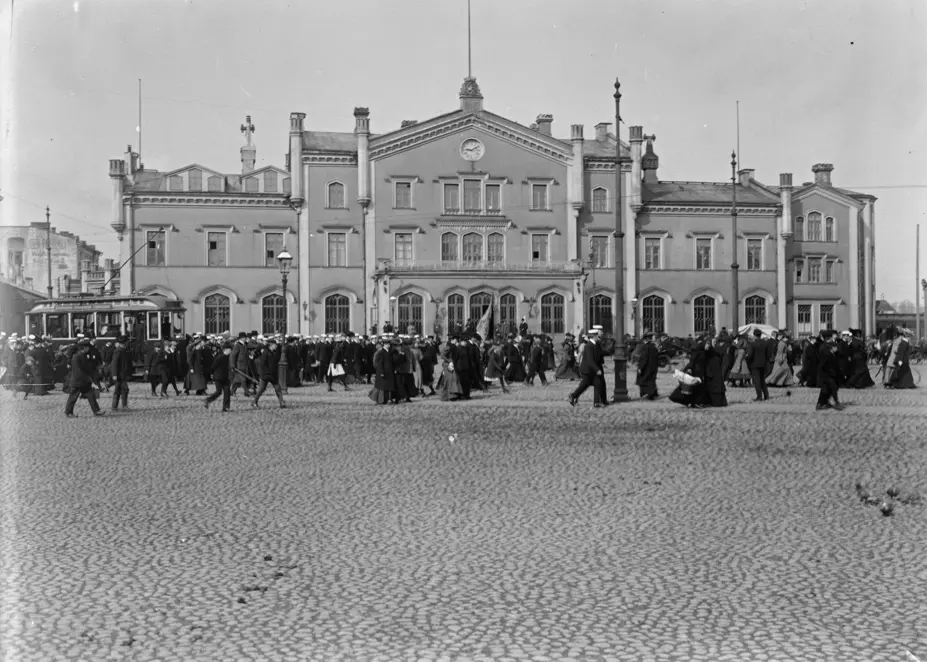 Helsingin ensimmäinen rautatieasema