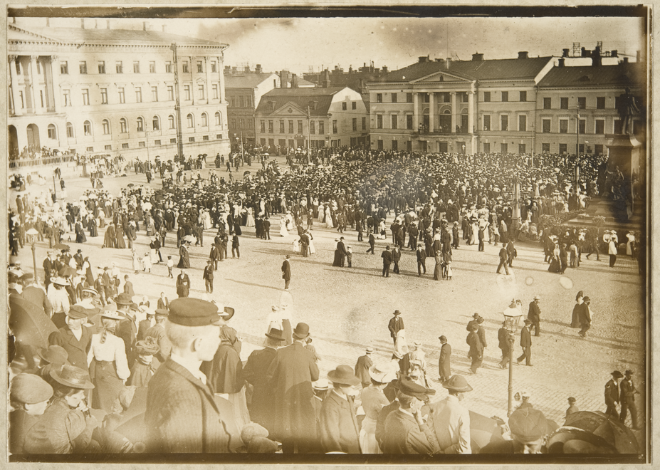 "Voikokous" Senaatintorilla 1917