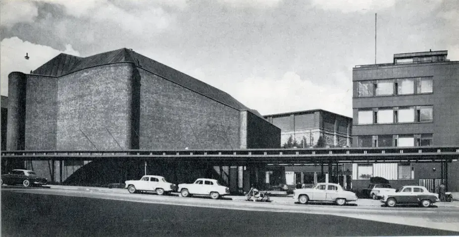 Kulttuuritalo postikortissa