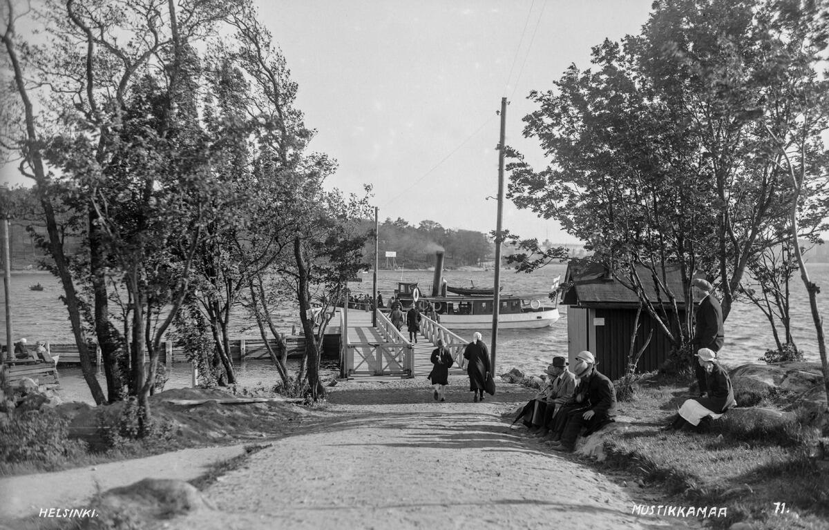 Blåbärslandet på 1920-talet. Vid bryggan ligger skärgårdsfartyget s/s Alice.