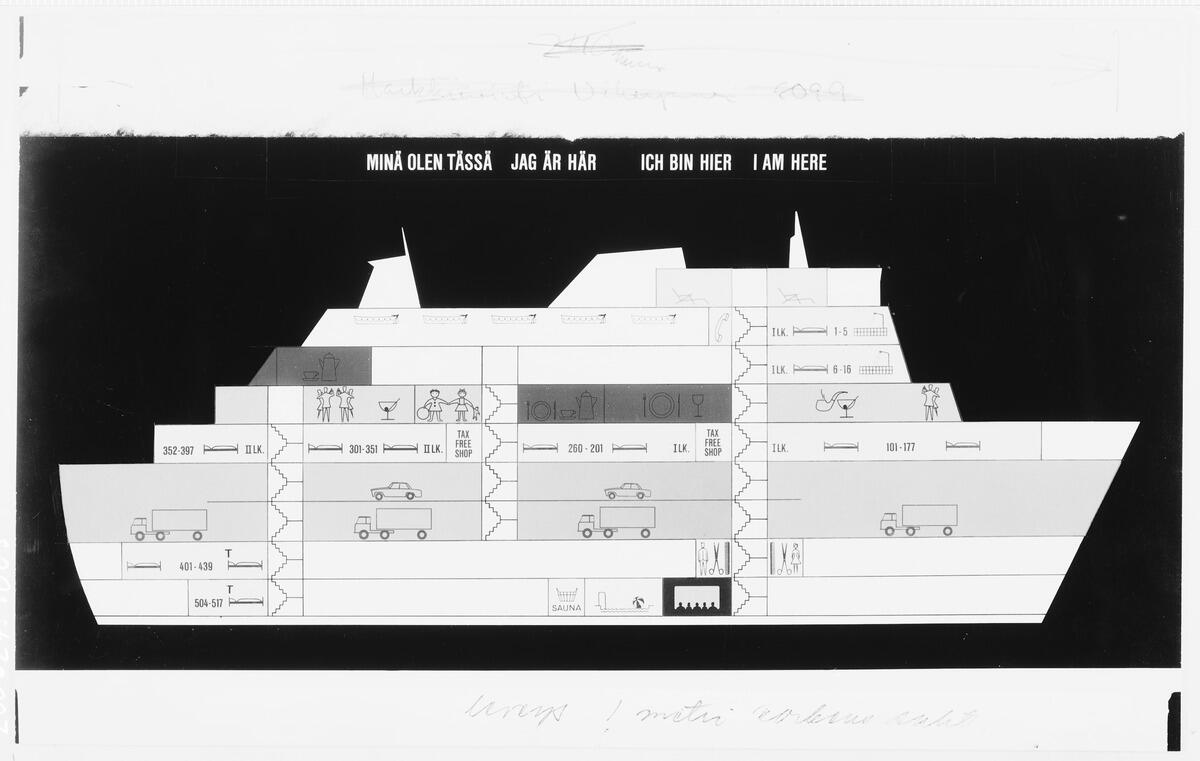 En skylt på fartygets vägg som visar en ritning av fartygets tvärsnitt. Det anger däck, hyttutrymmen, restauranger och bastuavdelning.