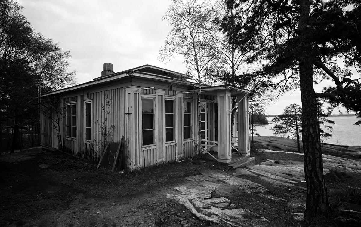 Kahvila Mississippi ränsistyneenä Humallahden kalliolla, Humallahden puistossa. 