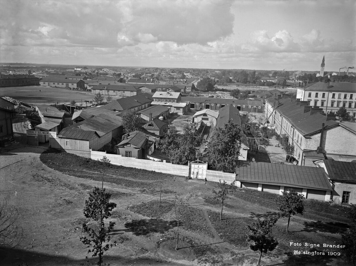 Åbo kasern fotograferat norrut från Simonsgatan