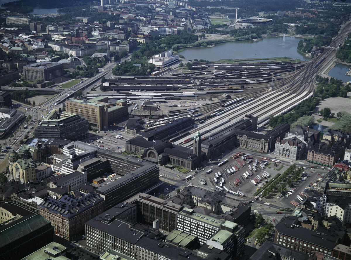 Flygbild över Järnvägsstationen med omnejd.
