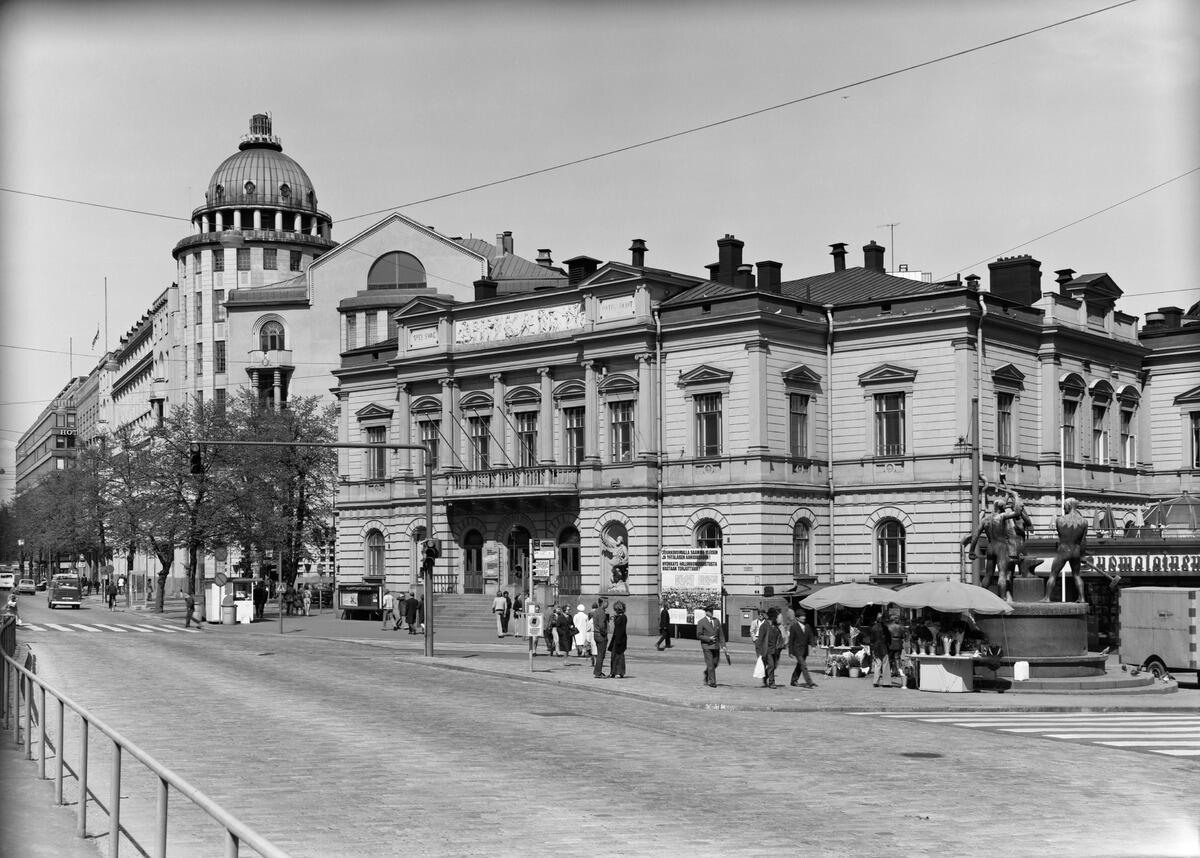 Vanha ylioppilastalo kuvattuna Mannerheimintieltä. 