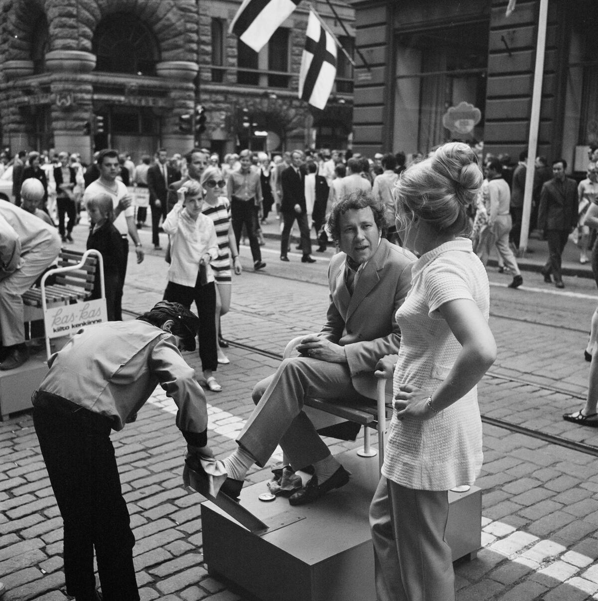 The programme of Helsinki Day has included events that were ahead of their time. Photo from the opening of Aleksanterinkatu as a pedestrian street on 12 June 1970. Aleksanterinkatu was a pedestrian street from 12 June 1970 to 8 January 1971. Photo: Helsinki City Museum