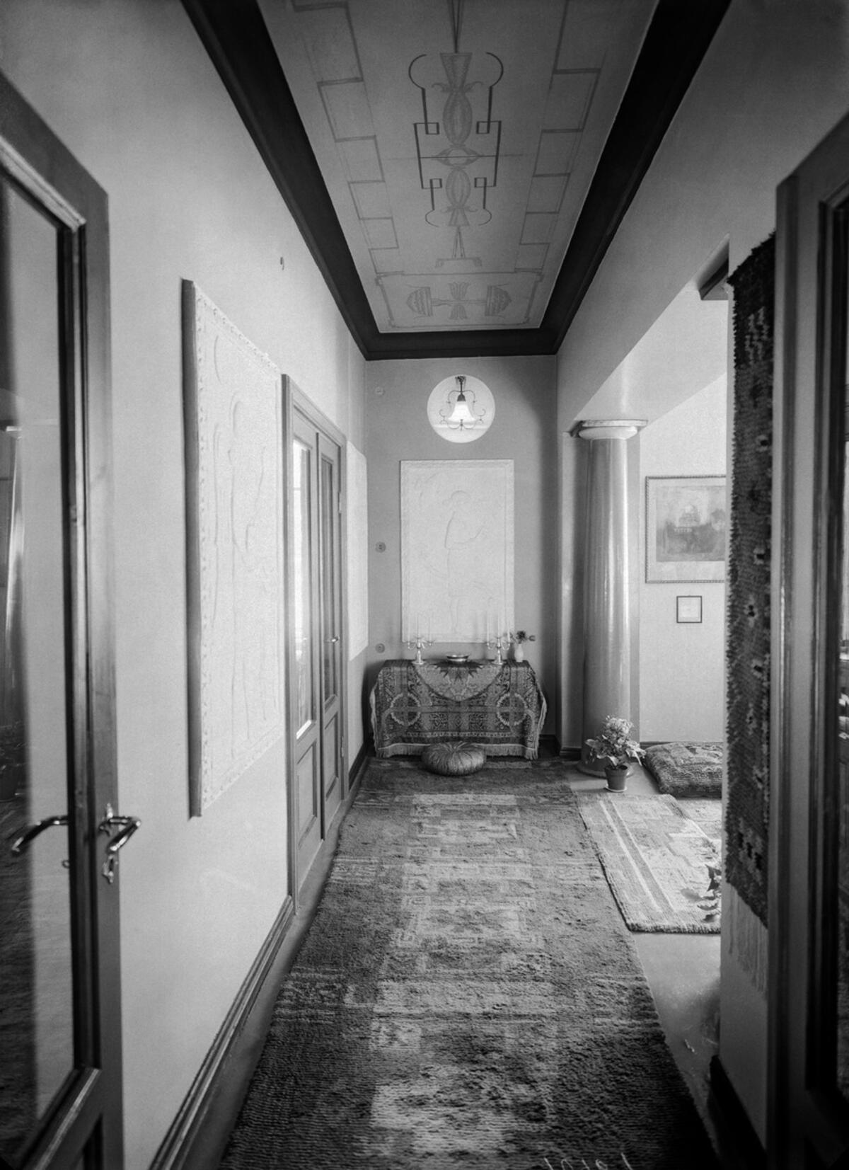 A spacious and modern entrance hall in 1932.