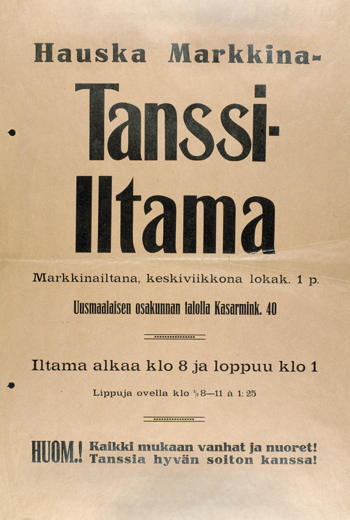 Reklamplakat på finska som uppmanar både unga och gamla att komma på marknadsdans till Kaserngatan 40, Uusmaalainen osakuntas hus 1 oktober. Biljetter fås vid dörren för 1:25 mark. Evenemanget börjar klockan 8 och slutar klockan 1.