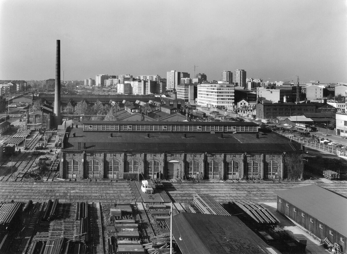 Statsjärnvägarnas mekaniska verkstad i Böle år 1976. Foto: Helsingfors stadsmuseum