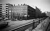 Purettava talo, Sepänkatu 1. Rakennusliike Talotyö Oy:n kyltti aidassa. Suunnittelijat Signe Hornborg ja Elia Heikel, valm. 1898. Purettu 1971.
